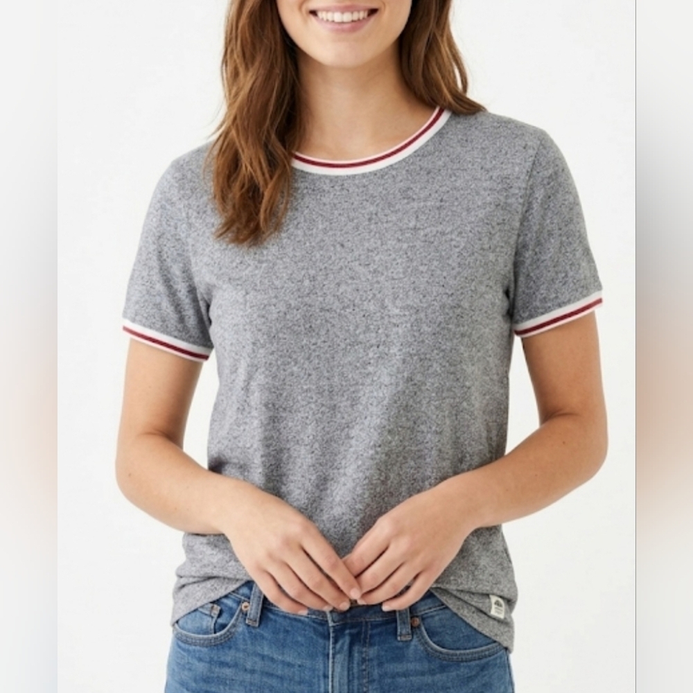 🌷Roots Cabin Grey Short Sleeve Tee with Red-Trim Crew Neck 🌷Like New🌷size:L